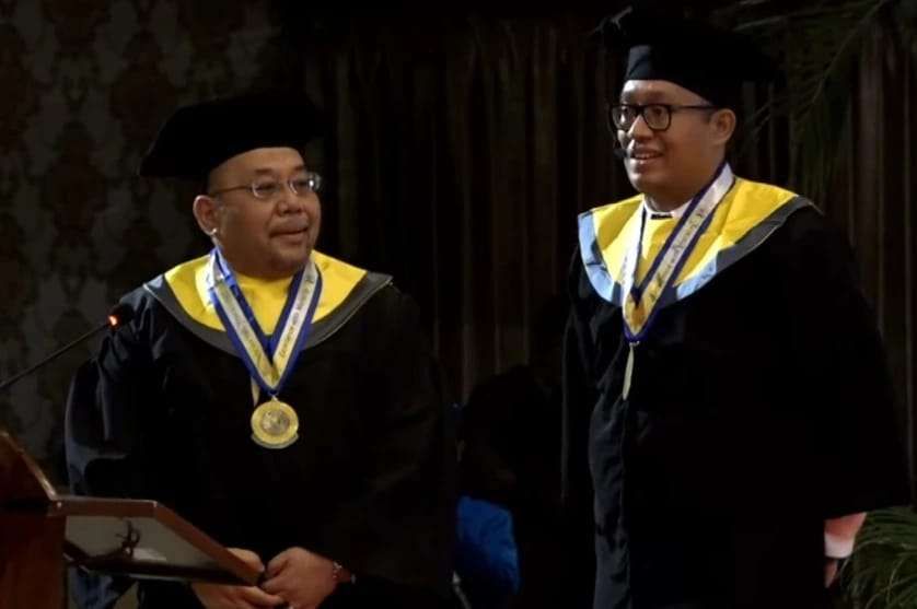 Keren! Ini Kisah Bapak Dan Anak Di Wisuda Bareng