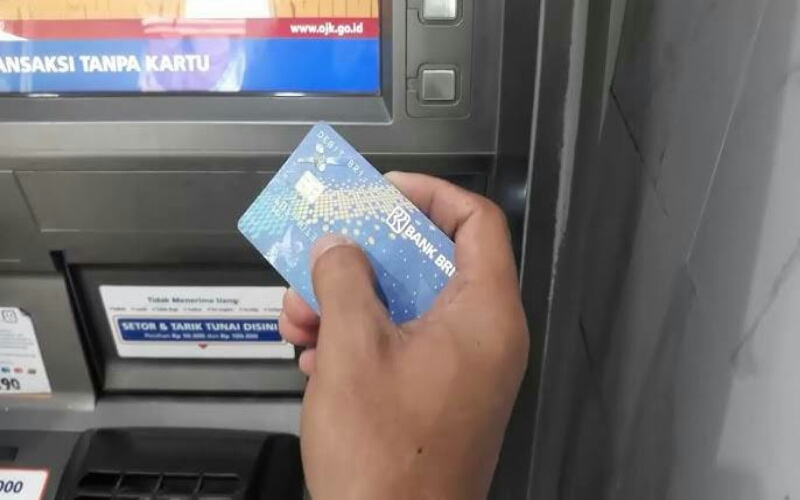 cara tarik uang tunai di ATM