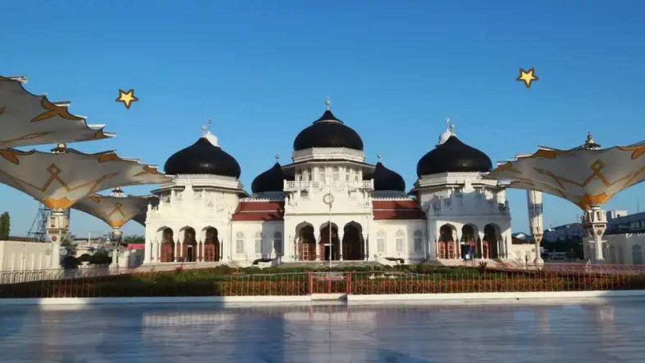 Wisata Aceh Masjid Baiturrahim Ulee Lheu