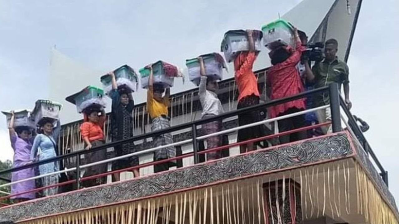 Tradisi Mangokal Holi di Pulau Samosir