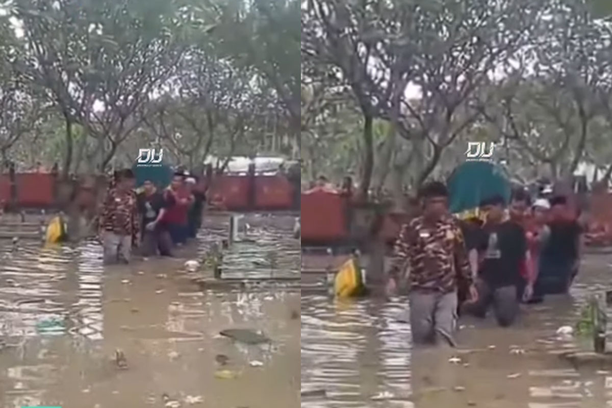 Warga Gresik Makamkan Jenazah